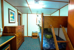 Eco Abrolhos king single bunk room middle deck